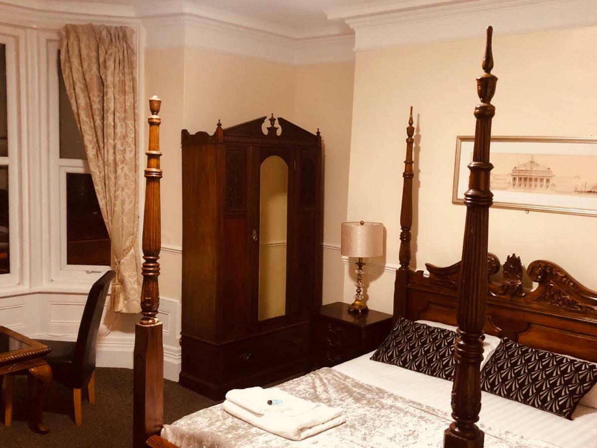 The Manor Hotel 랜디드노 외부 사진